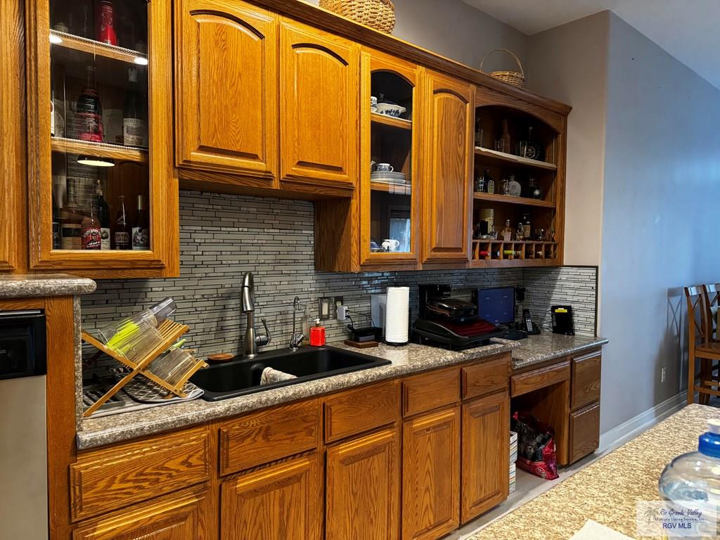 Built in Cabinets-Granite Counters